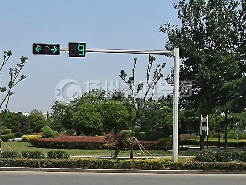 XHDG-035，L型八棱信號燈桿，丁字路口